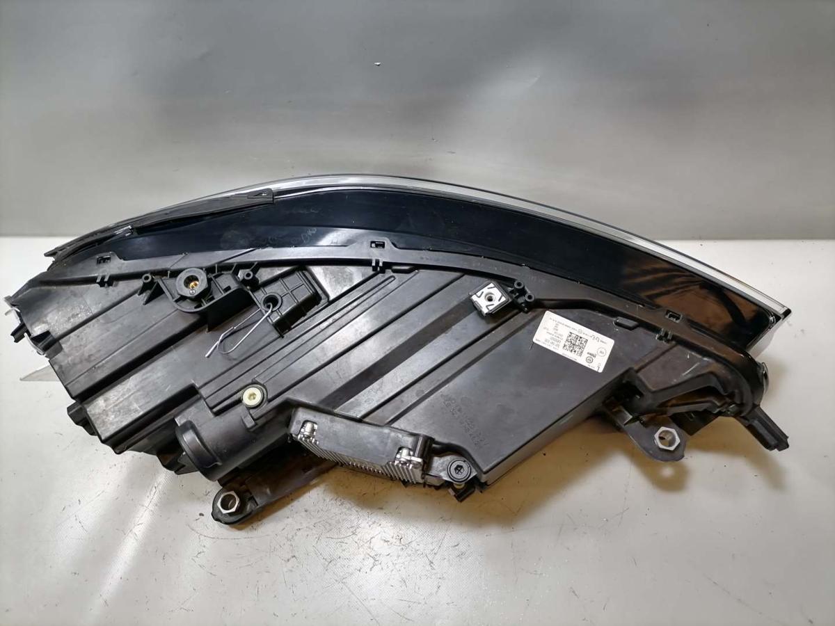 VW Passat B9 original Scheinwerfer links LED Bj.2024